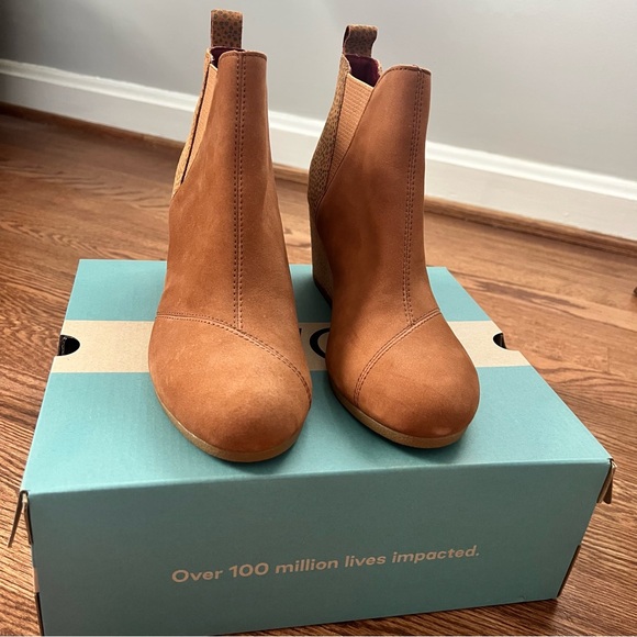 TOMS Kelsey Wedge Boot - Tan Leather / Mini Cheetah Suede (Size 8.5) - Picture 6 of 10